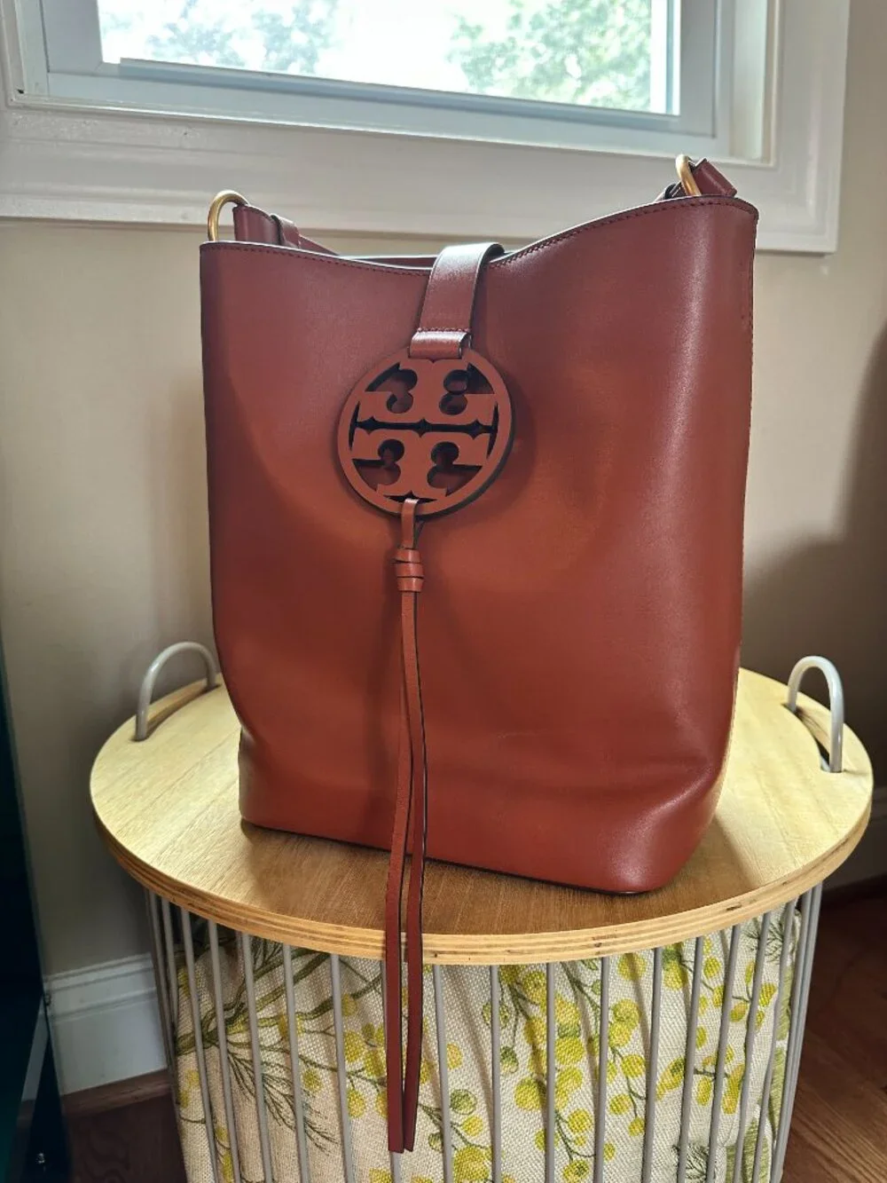 Tory Burch Miller Leather Bucket Bag Brown Shoulder Bag Large Logo Medallion